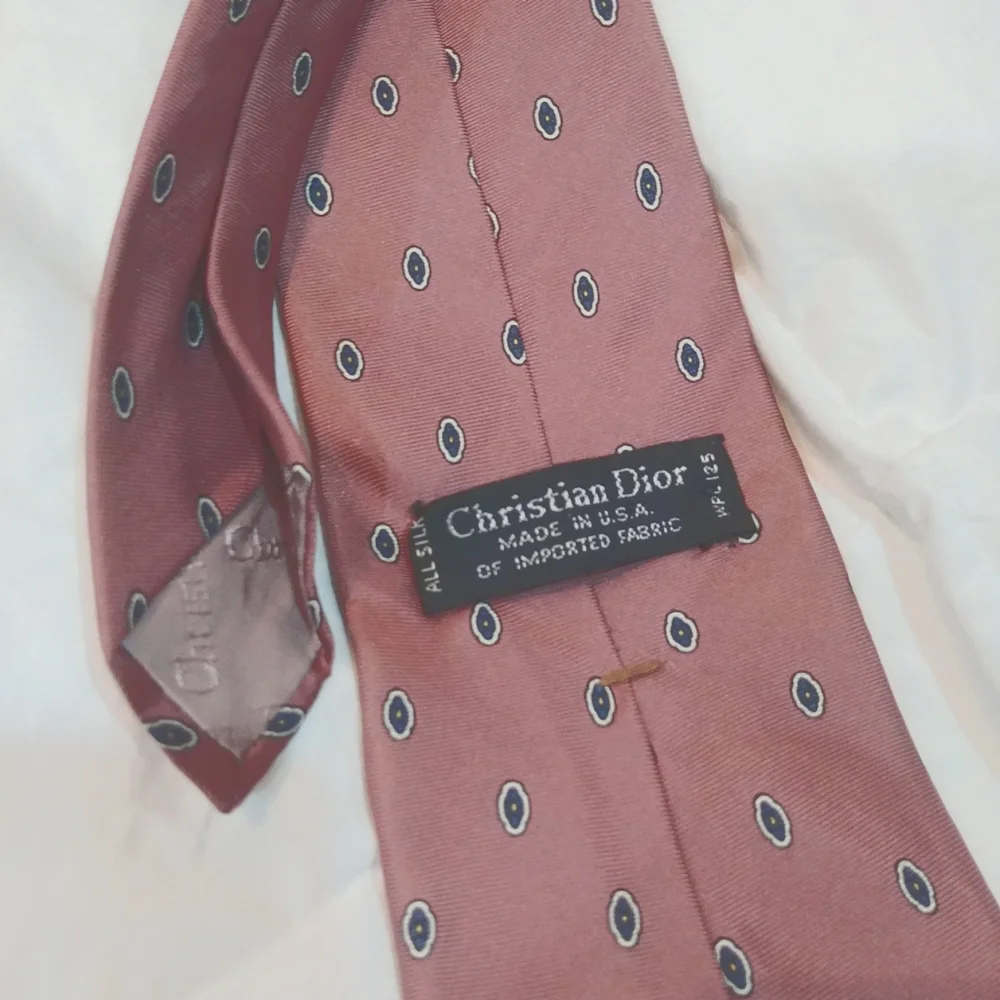 Vintage Dior luxury Pink silk tie With Tiny Medallions